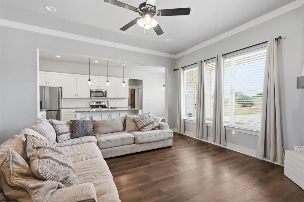 109 Stonegate Avenue Weatherford TX 76087