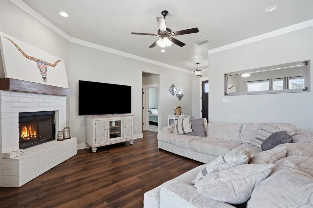 109 Stonegate Avenue Weatherford TX 76087