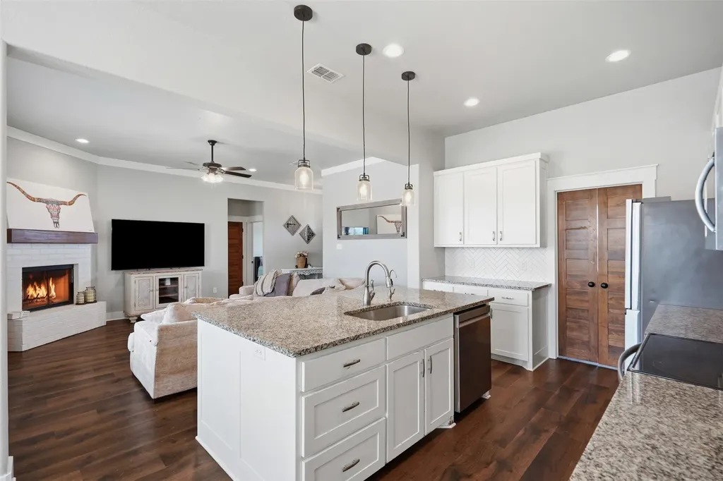109 Stonegate Avenue Weatherford TX 76087