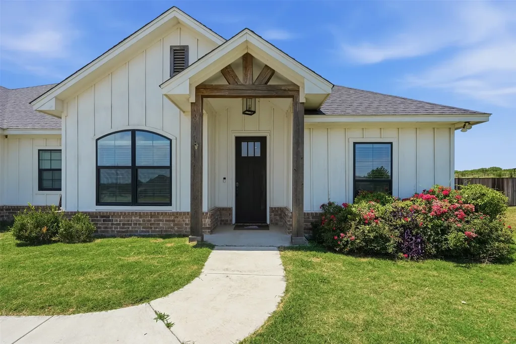 109 Stonegate Avenue Weatherford TX 76087