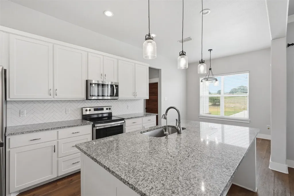 109 Stonegate Avenue Weatherford TX 76087