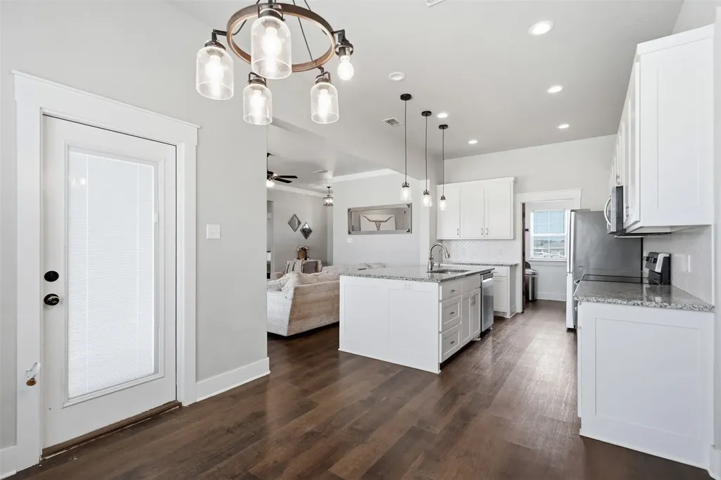 109 Stonegate Avenue Weatherford TX 76087