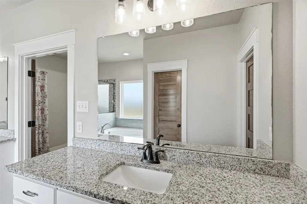 109 Stonegate Avenue Weatherford TX 76087