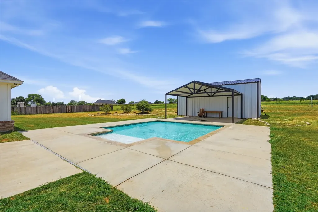 109 Stonegate Avenue Weatherford TX 76087