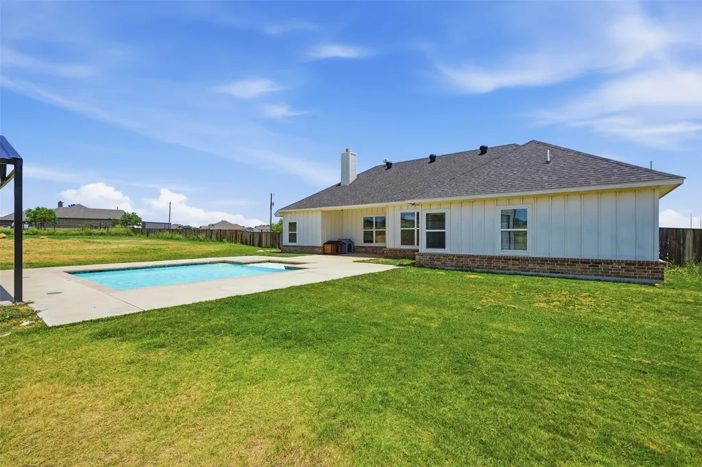 109 Stonegate Avenue Weatherford TX 76087
