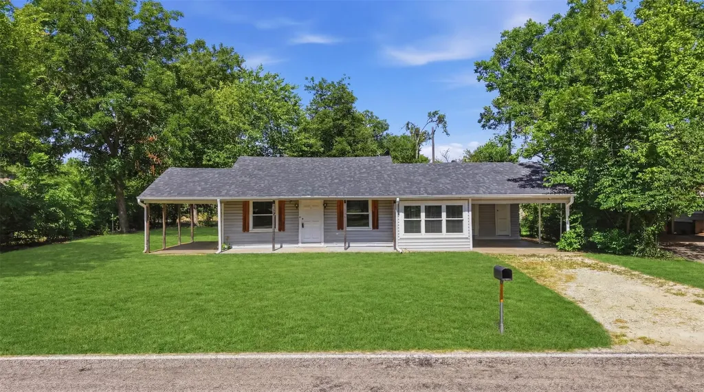 337 N 1st Street Point TX 75472