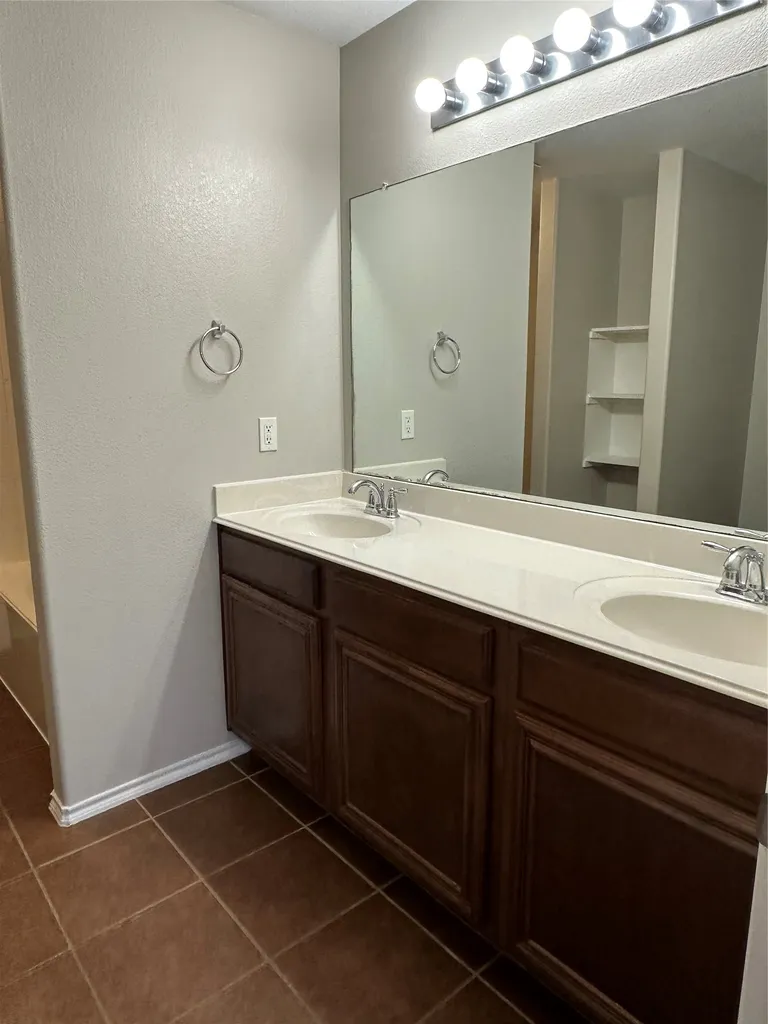 2031 Allyson Drive Heartland TX 75126