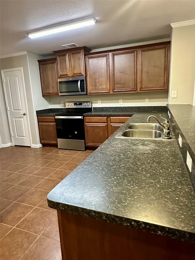 2031 Allyson Drive Heartland TX 75126