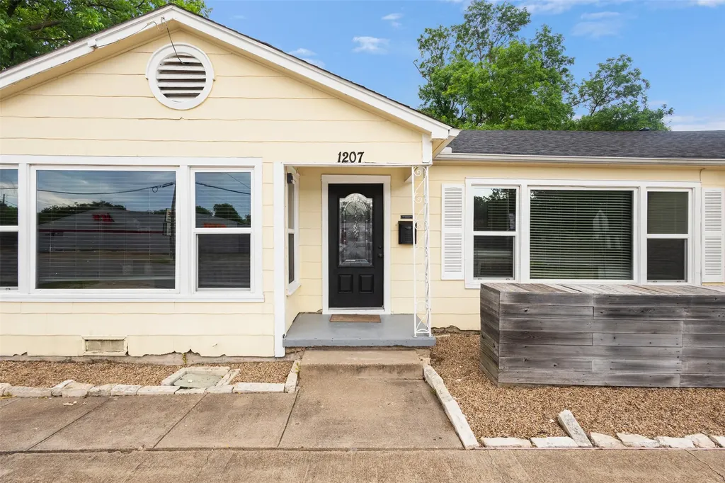 1207 S Washington Street Kaufman TX 75142