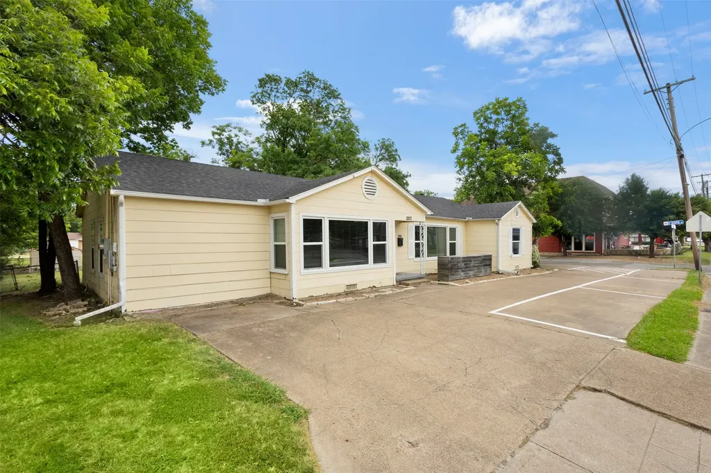 1207 S Washington Street Kaufman TX 75142
