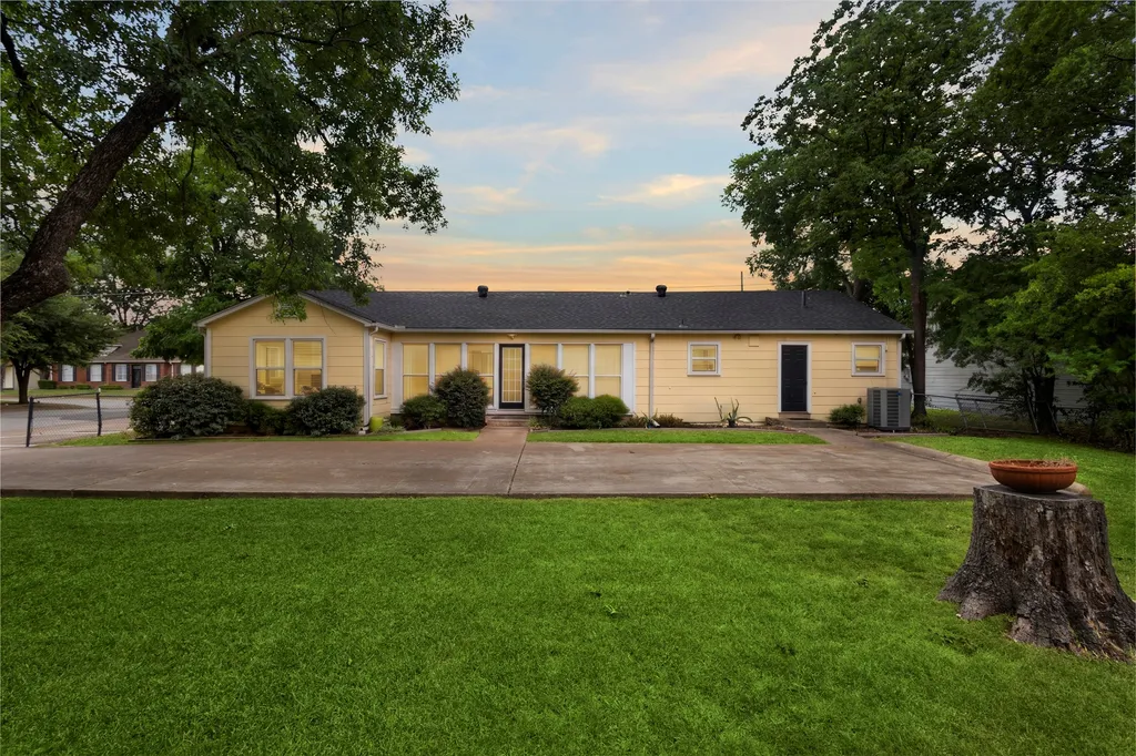 1207 S Washington Street Kaufman TX 75142