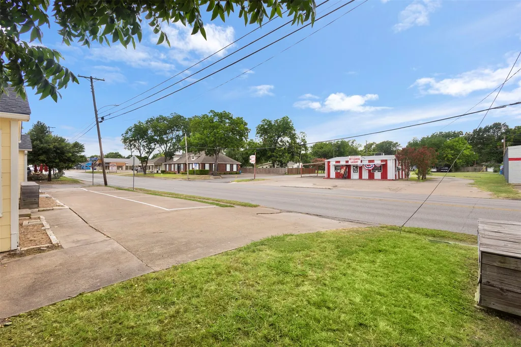 1207 S Washington Street Kaufman TX 75142