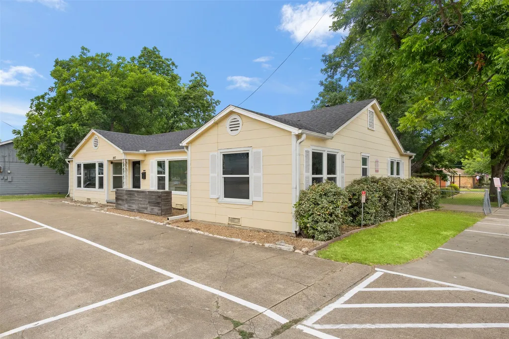 1207 S Washington Street Kaufman TX 75142