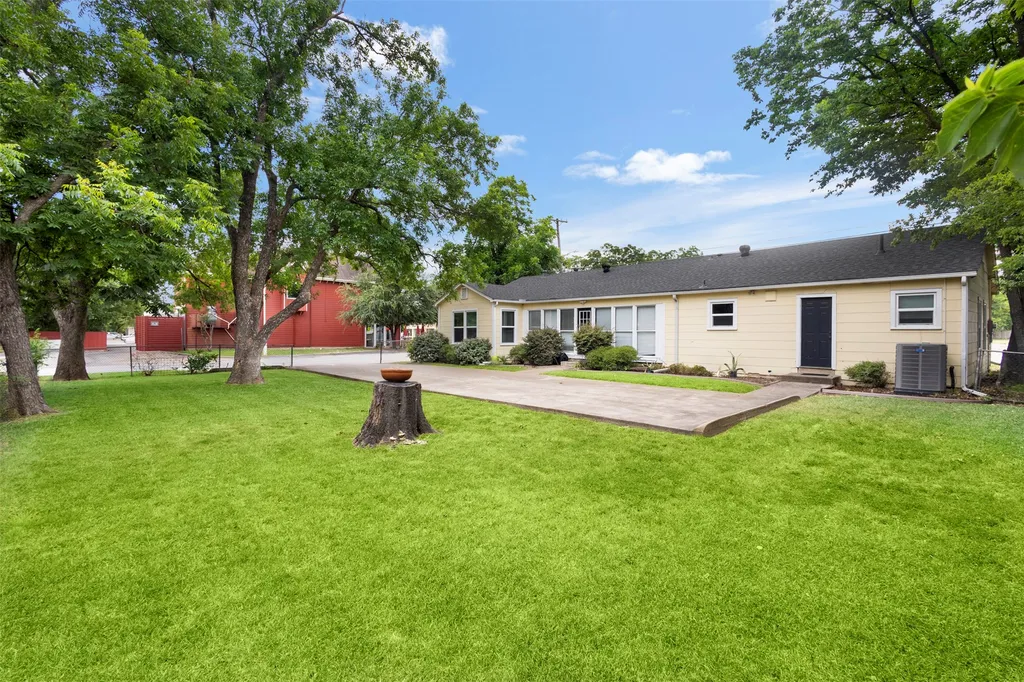 1207 S Washington Street Kaufman TX 75142