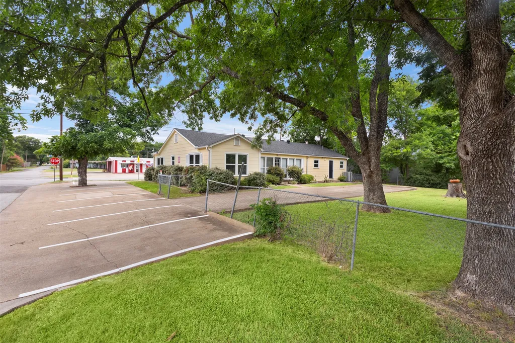 1207 S Washington Street Kaufman TX 75142
