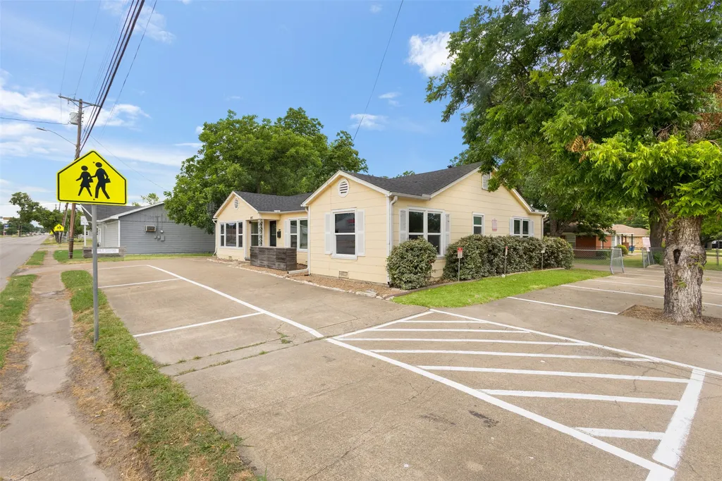 1207 S Washington Street Kaufman TX 75142