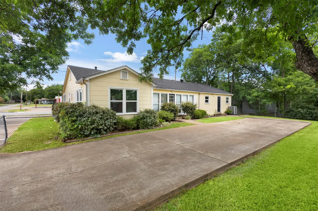 1207 S Washington Street Kaufman TX 75142