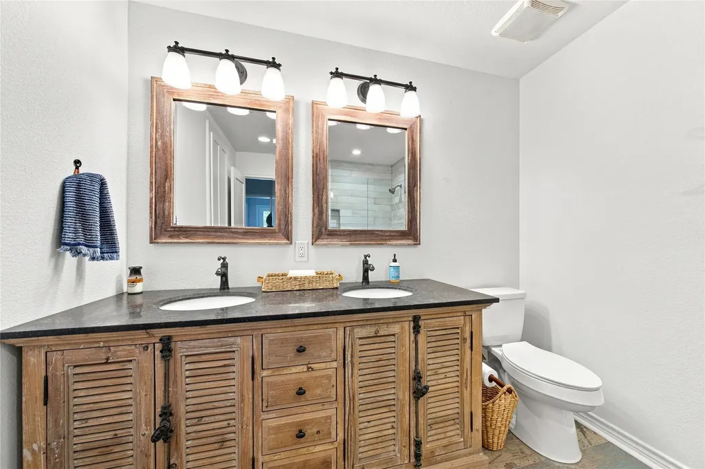 104 Doering Bay Circle Mabank TX 75156