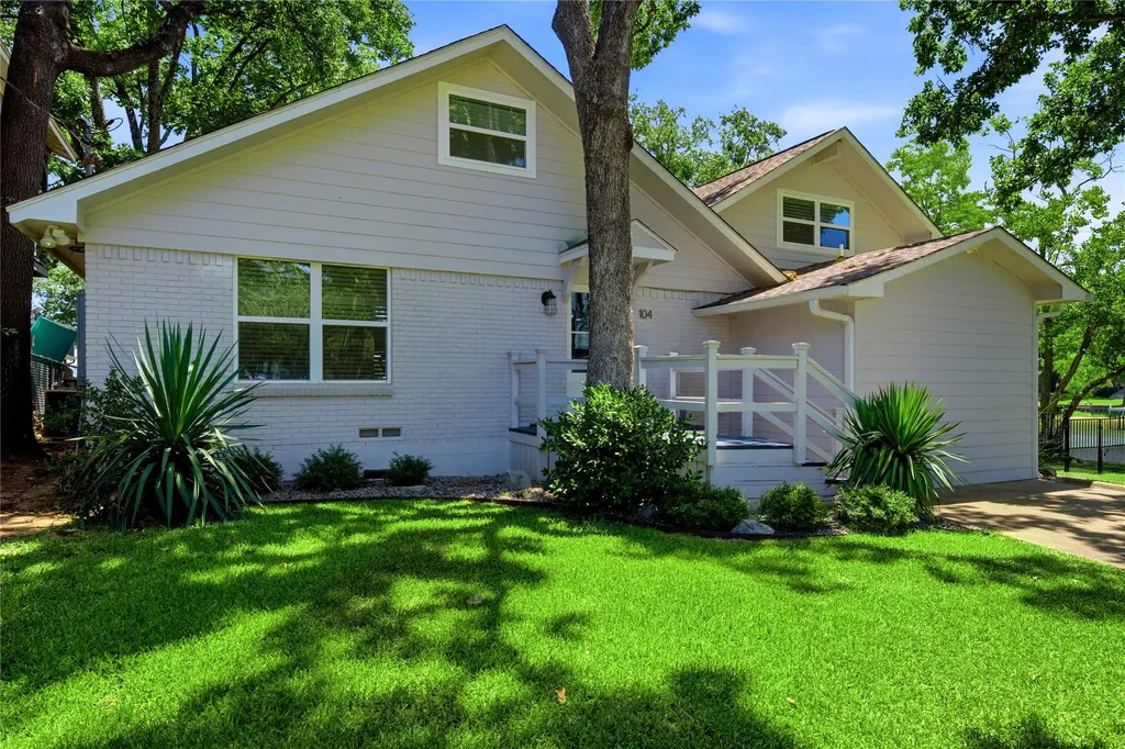 104 Doering Bay Circle Mabank TX 75156