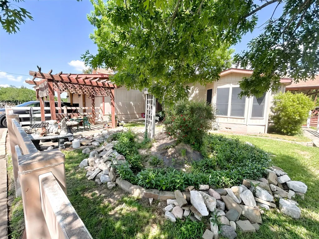 129 Saint Michaels Drive Trinidad TX 75163
