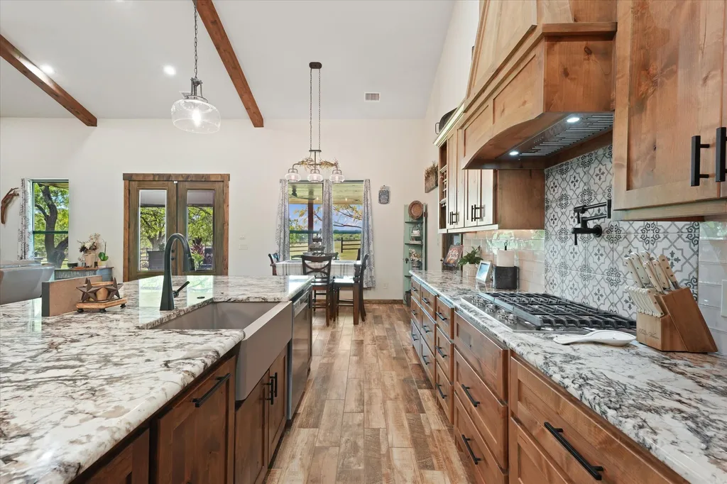 9861 Fm-66 Maypearl TX 76064