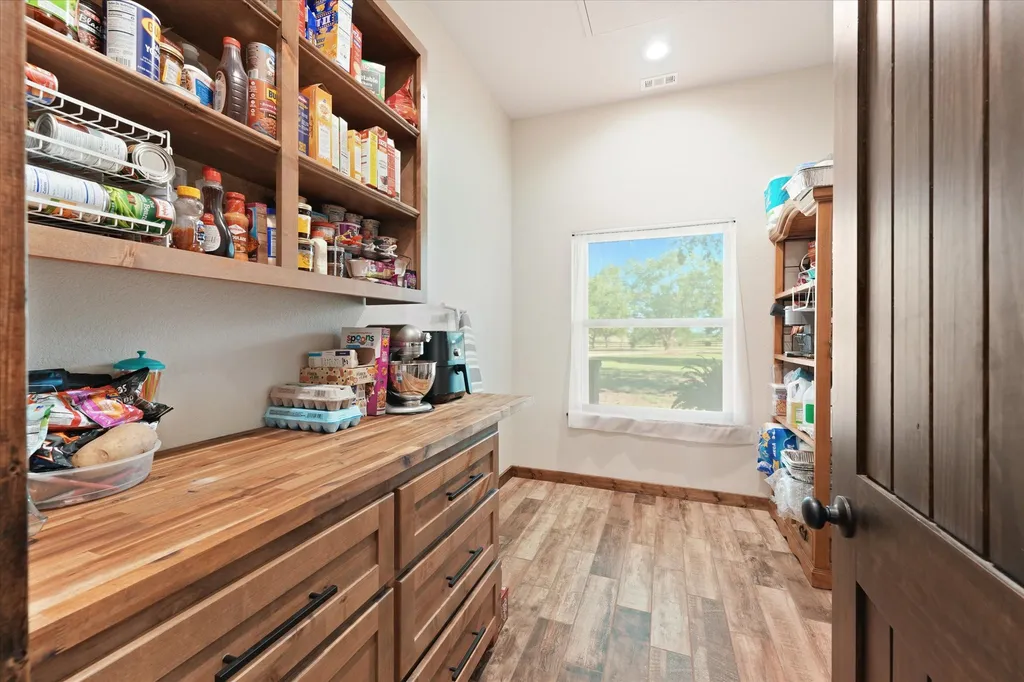 9861 Fm-66 Maypearl TX 76064