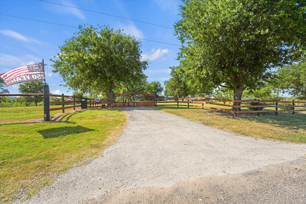 9861 Fm-66 Maypearl TX 76064