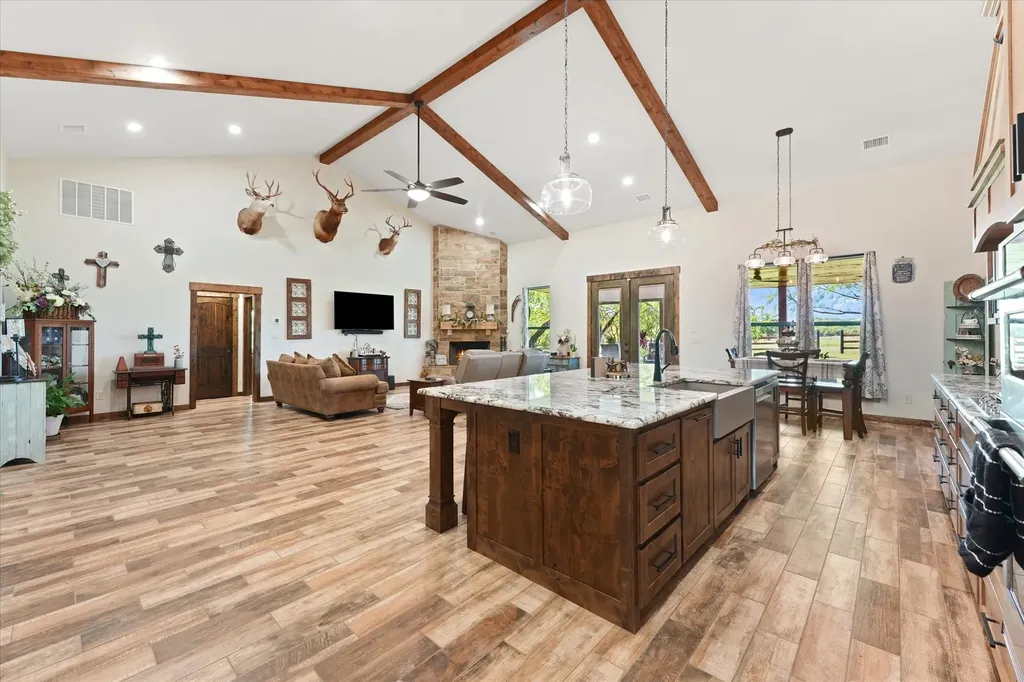 9861 Fm-66 Maypearl TX 76064