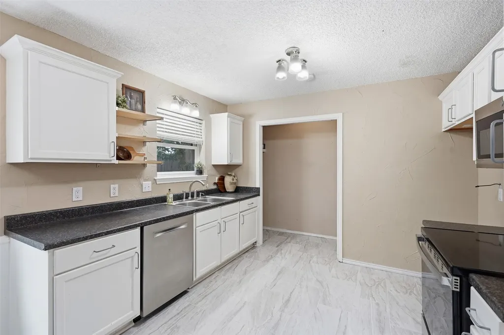 3113 Spring Lake Drive Bedford TX 76021