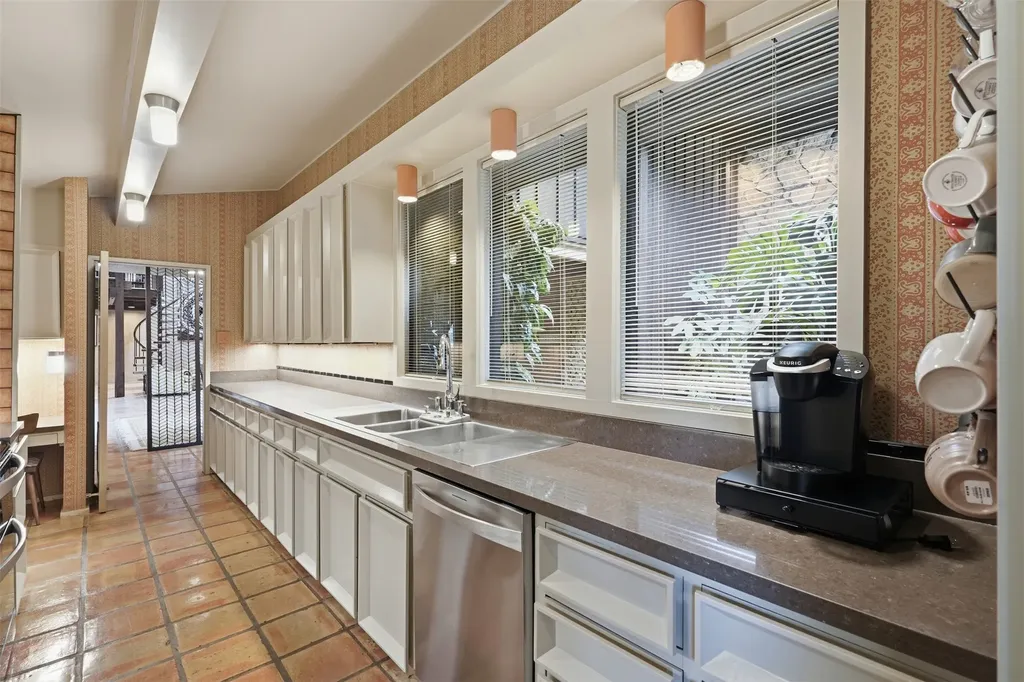 512 S Ammerman Avenue Eastland TX 76448