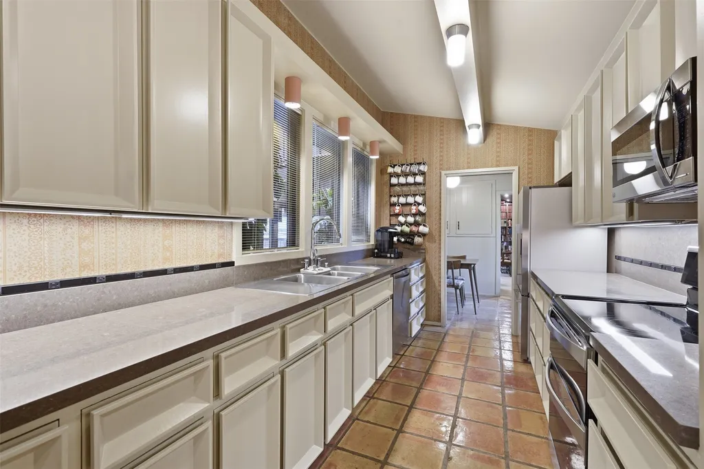 512 S Ammerman Avenue Eastland TX 76448