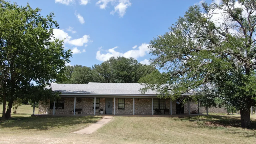 10047 E State Highway 36 Jonesboro TX 76538