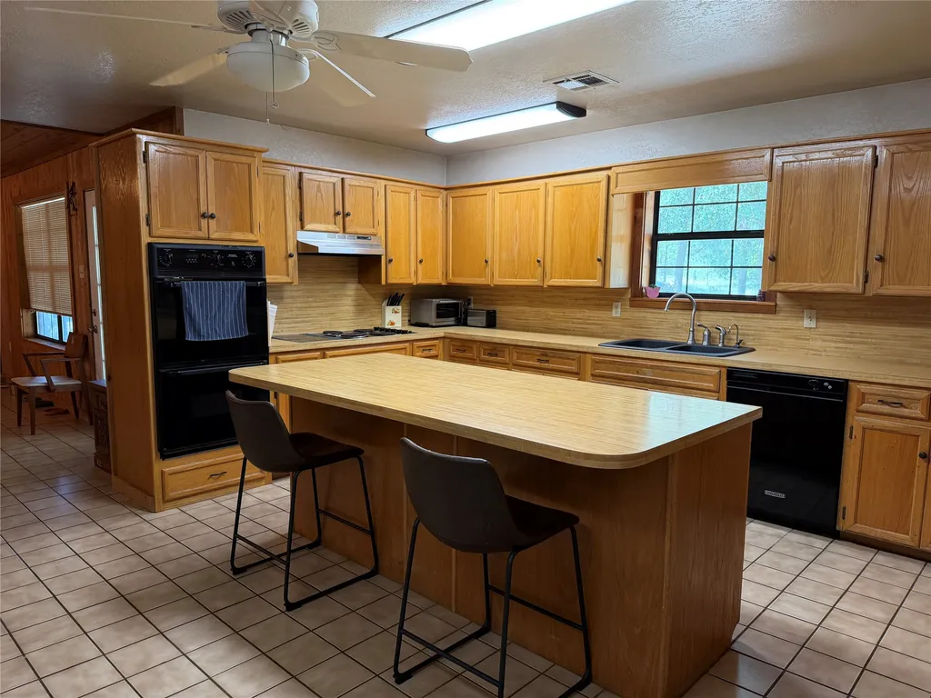 10047 E State Highway 36 Jonesboro TX 76538