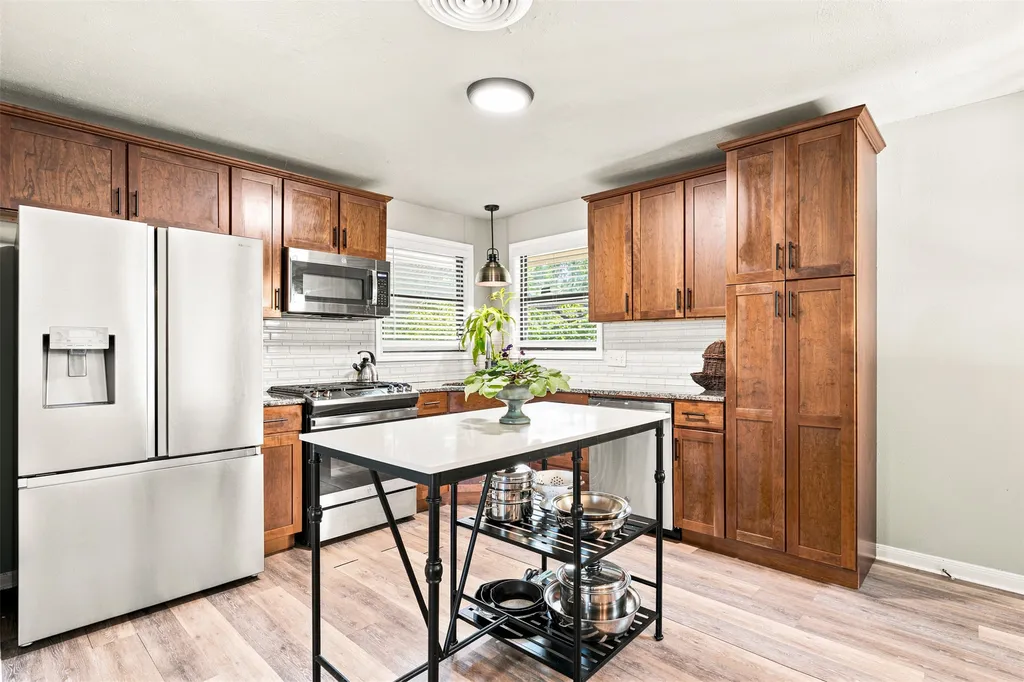627 Bellaire Drive Woodway TX 76712