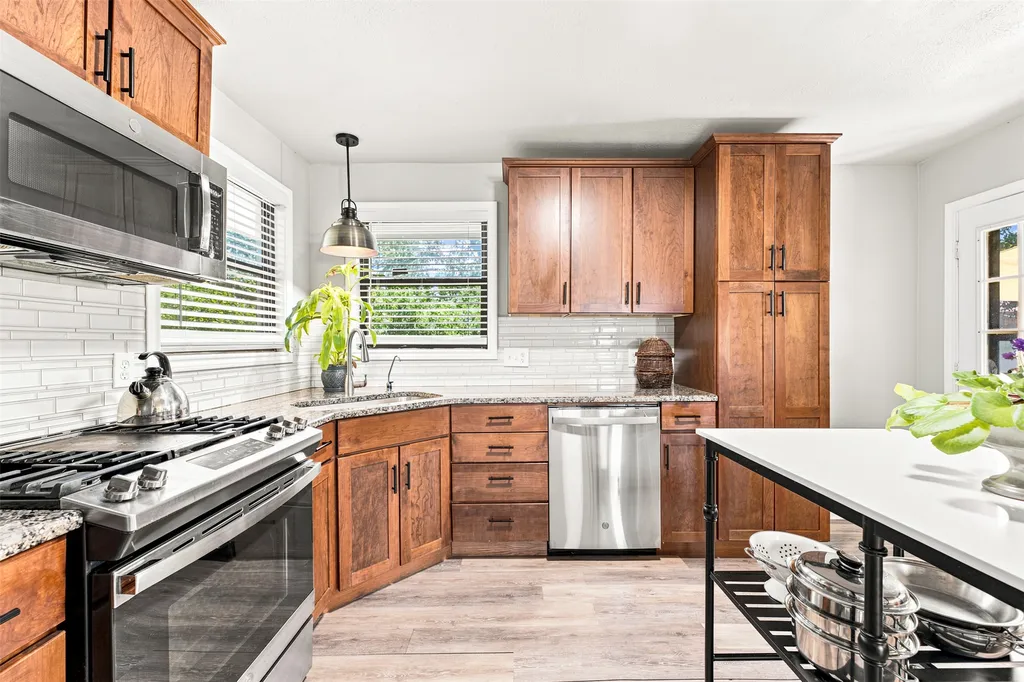 627 Bellaire Drive Woodway TX 76712