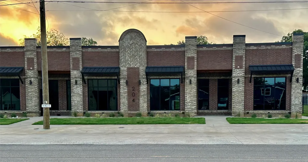 204 N Main Street Joshua TX 76058