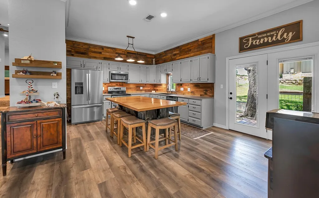 5819 Fm 56 Clifton TX 76634