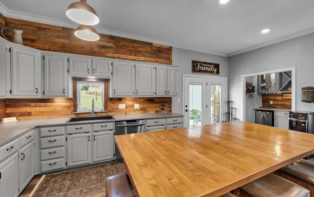 5819 Fm 56 Clifton TX 76634