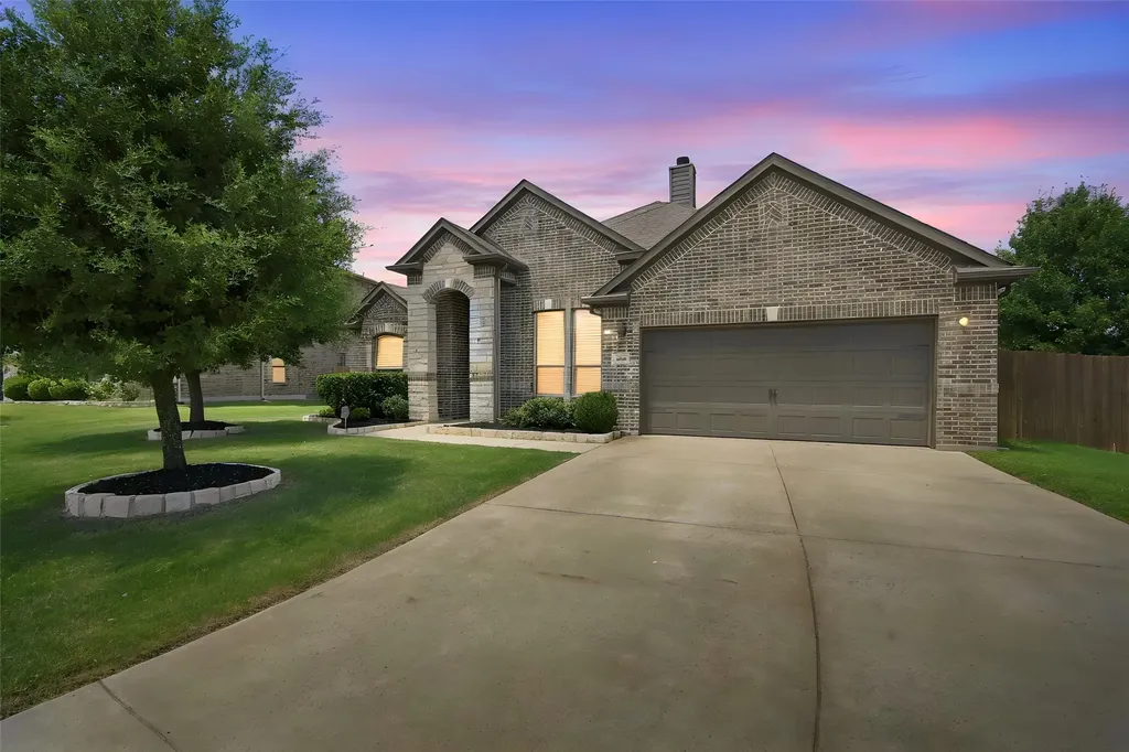 205 Canterbury Court Midlothian TX 76065