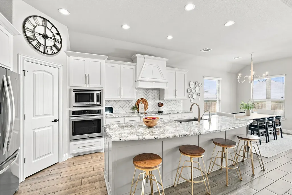 205 Canterbury Court Midlothian TX 76065