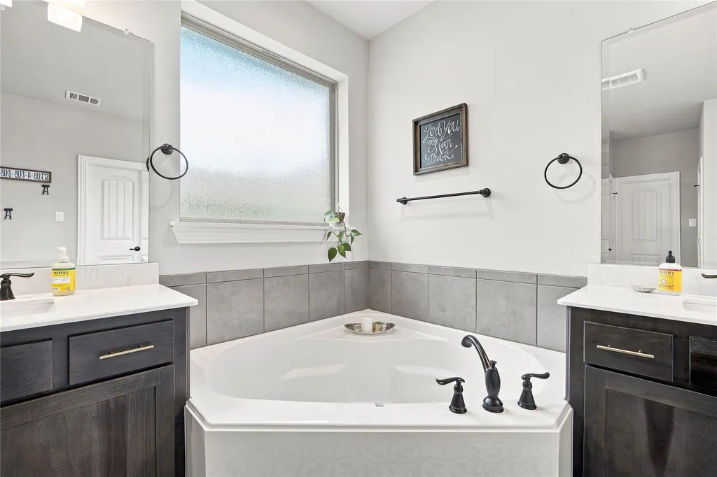 205 Canterbury Court Midlothian TX 76065