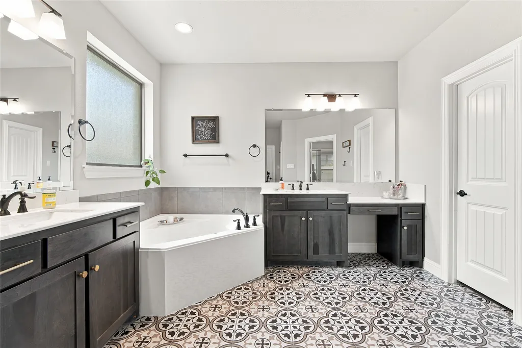 205 Canterbury Court Midlothian TX 76065
