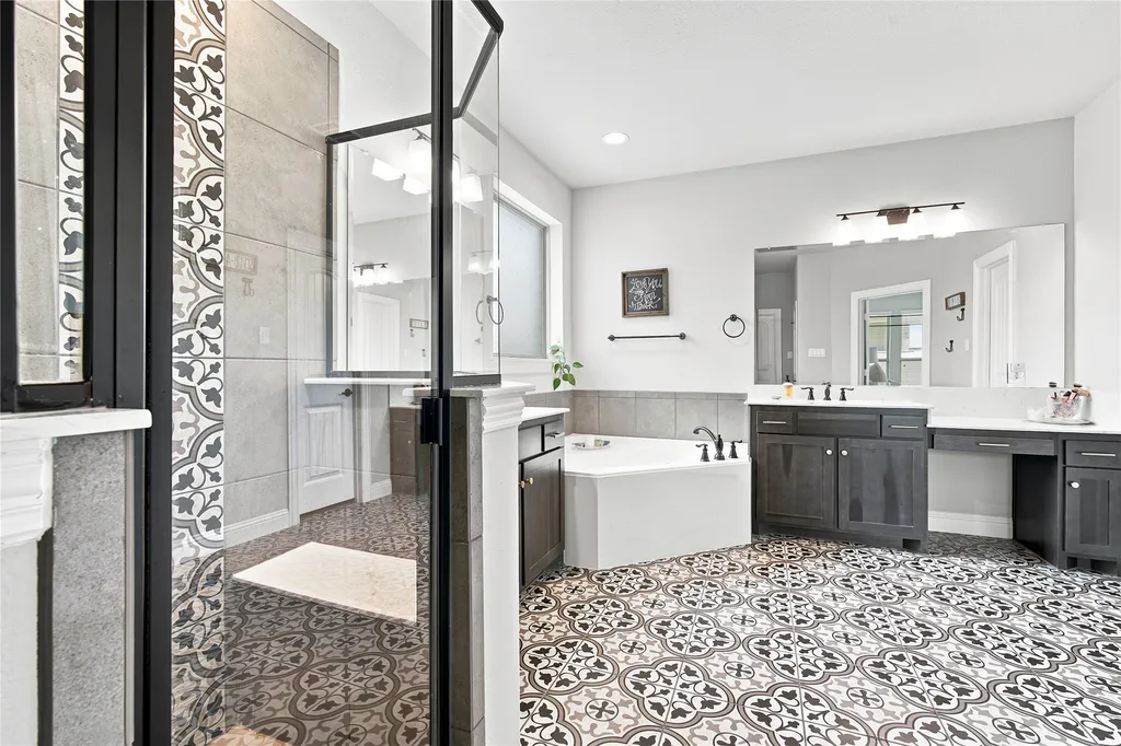 205 Canterbury Court Midlothian TX 76065