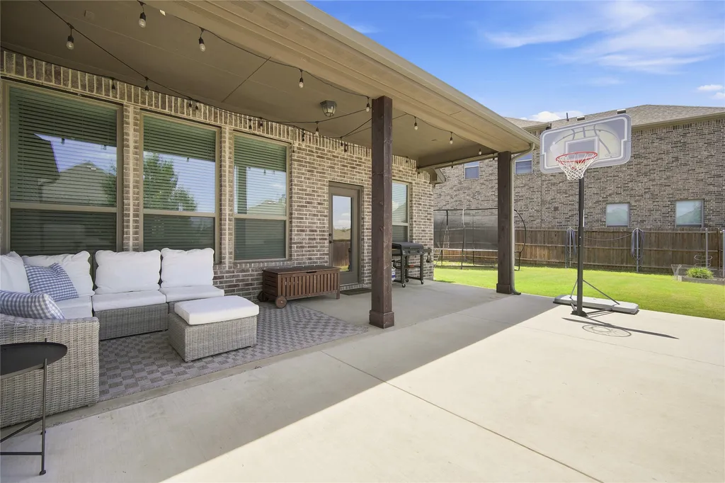 205 Canterbury Court Midlothian TX 76065
