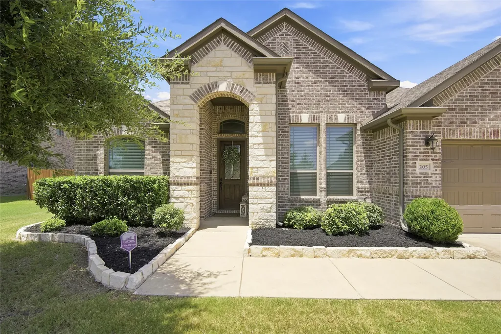 205 Canterbury Court Midlothian TX 76065