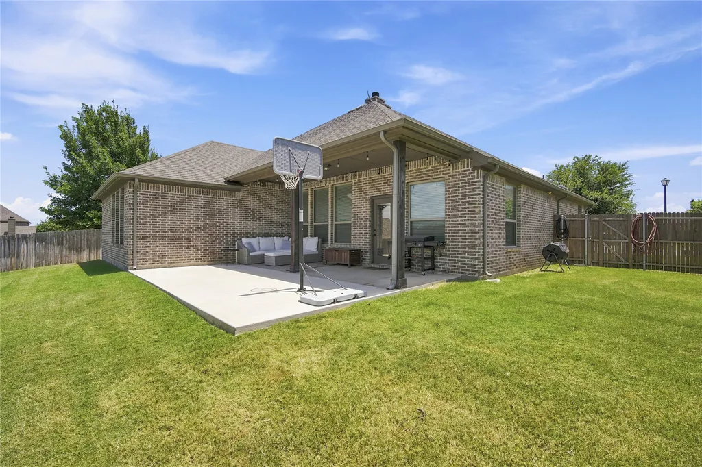 205 Canterbury Court Midlothian TX 76065