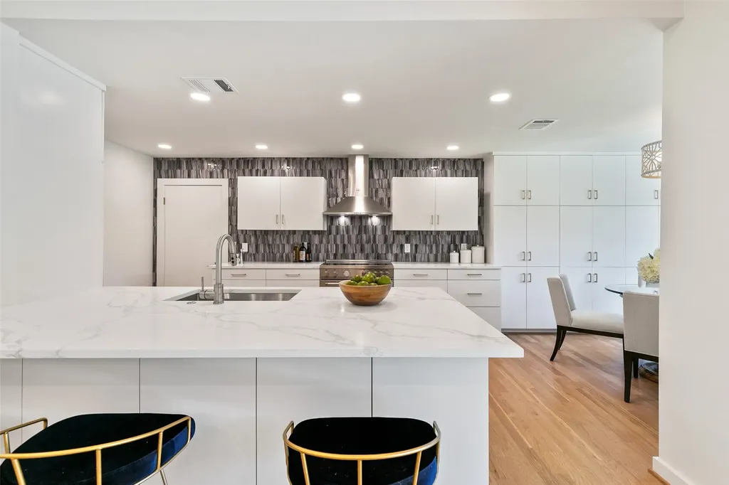 7431 Larchview Dallas TX 75254
