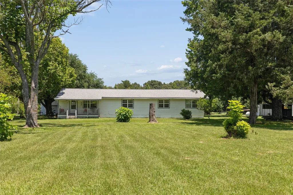 180 County Road 4255 De Kalb TX 75559
