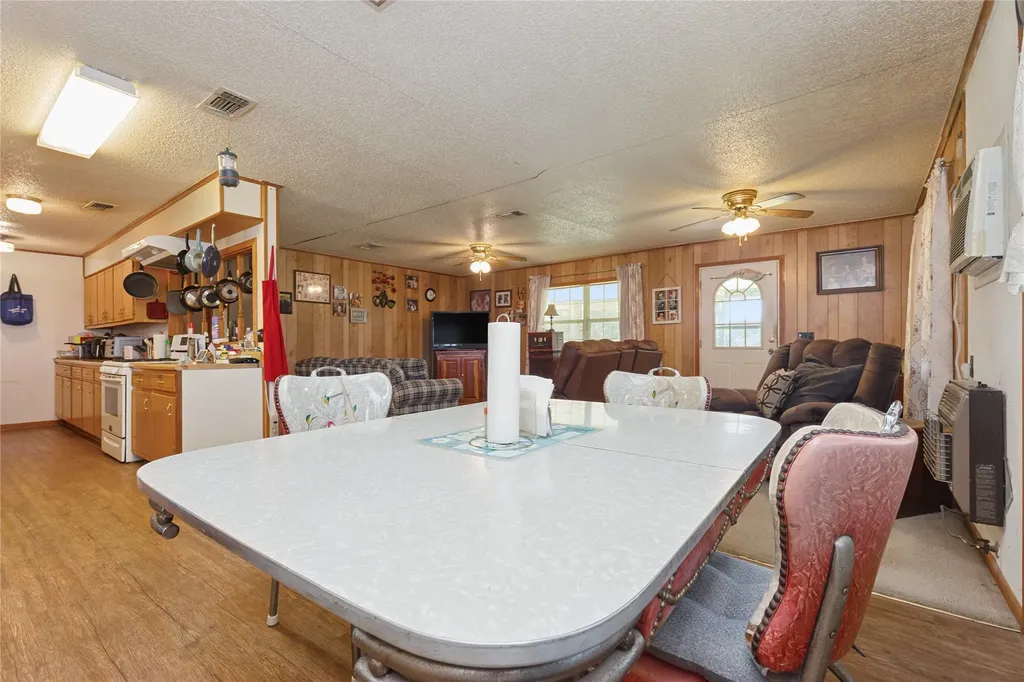 180 County Road 4255 De Kalb TX 75559