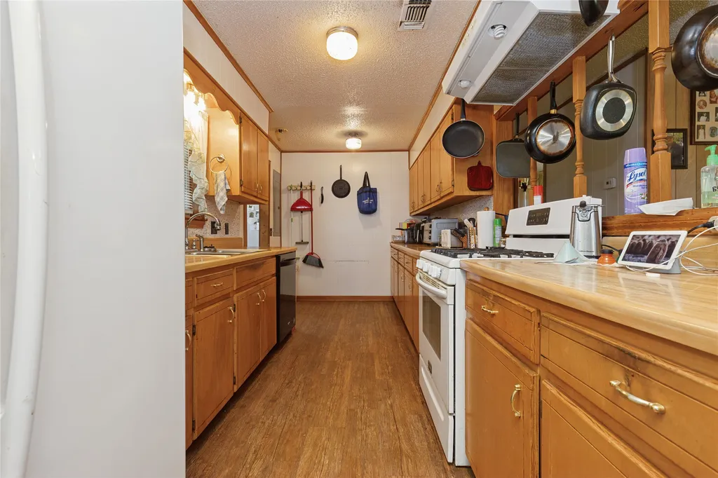 180 County Road 4255 De Kalb TX 75559